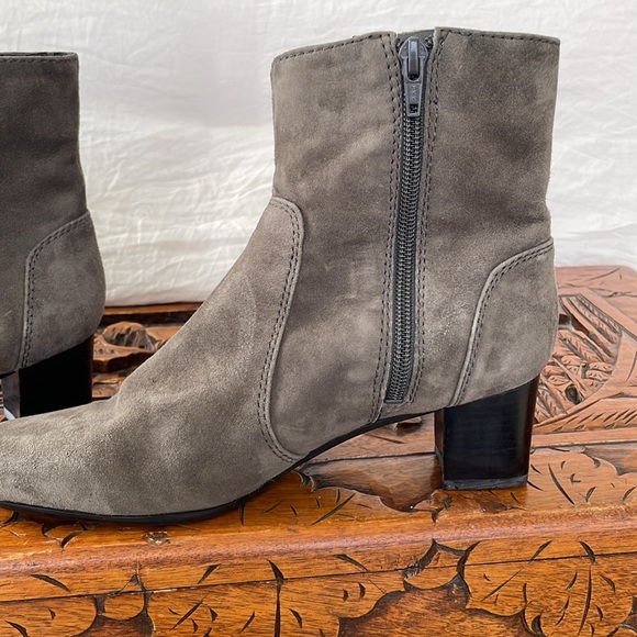 NINE WEST GREY SUEDE BOOTIES - Picture 2 of 5